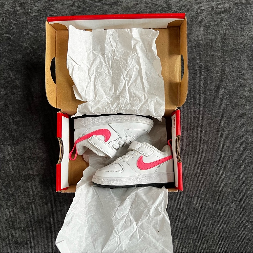 NIB Nike Toddler Sneakers Size 4c